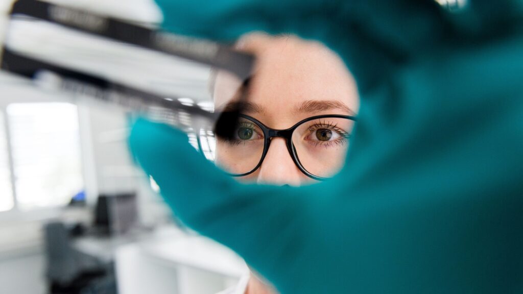 Terapie inovatoare disponibilă în România pentru tratamentul unor afecțiuni care pot duce la pierderea vederii